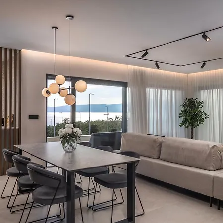 Ameli With Swimming Pool Apartman Rijeka