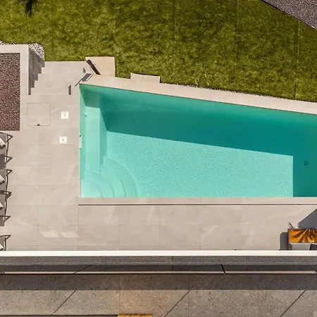 Ameli With Swimming Pool Rijeka